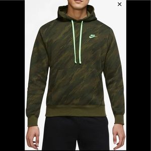Nike Sportswear Sport Essentials+ Men's Pullover Hoodie in Green Strike